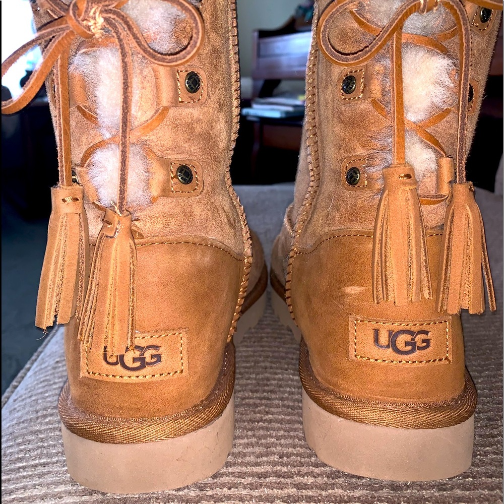 Girls size 7 Ugh boots! Never worn! New!